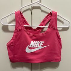 Size Medium Pink Letter Print Activewear For Sports, Summer Sporty Activewear With Logo Print, Sporty Summer Activewear With Logo Print, Medium Support Sports Bra For Spring, Spring Racerback Sports Bra, Spring Moisture-wicking Sports Bra, Spring Sportswear Activewear, Spring Athletic Fit Moisture-wicking Sports Bra, Spring Sportswear For Light Sports