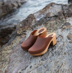 Casual Wood Mules With Round Toe, Vintage Brown Mules With Leather Sole, Casual Wooden Clogs With Wooden Heel, Casual Slingback Clogs With Wooden Heel, Casual Brown Clogs With Wooden Heel, Brown Sandals With Block Heel And Rubber Sole, Casual Closed Toe Wooden Clogs, Closed Toe Mules With Wooden Heel, Casual Wood Closed Toe Clogs