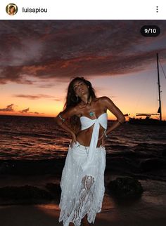 Pinterest Summer Outfits, Sunset Photoshoot Ideas, Photoshoot Ideas Beach, Pinterest Summer, Sunset Photoshoot, Photoshoot Summer, Summer Poses, Summer Picture Poses, Photo Recreation