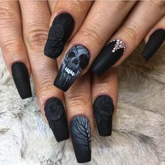 Skull Nail Art, Splatter Nails, Halloween Nails Diy, Skull Nails, Halloween Acrylic Nails, Halloween Nail Designs, Acrylic Nail Art