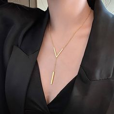 Gold Jewelry V Neck, Necklaces For Vneck, Gold Necklace V Shape, Design Moda, Bar Pendant Necklace, Golden Necklace, Long Chain Necklace, Neck Chain, Trendy Necklaces