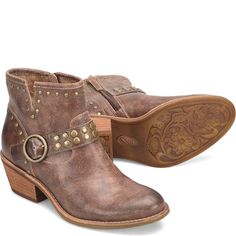 Western Moto Boots With Rivets For Fall, Western Leather Boots With Rivets, Western Brown Boots With Rivets, Western Boots With Silver Studs For Fall, Western Studs Boots For Fall, Rugged Boots With Rivets And Round Toe, Leather Boots With Gold Studs For Fall, Western Boots With Silver Studs And Round Toe, Western Leather Boots With Studded Rubber Outsoles