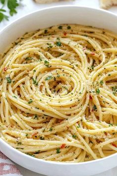 Yummy Spaghetti Aglio e Olio Recipe – Healthy Recipes Aioli Pasta Recipe, Italian Noodle Recipes, Aioli Pasta, Spaghetti Aioli, Pasta Aioli, Authentic Italian Spaghetti, Spaghetti Baked, Spaghetti Dishes, Aglio E Olio Recipe