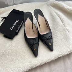 Authentic Size 37 Good Condition: Has Wear & Scratches Throughout + Bottom Sole Protection . Include: 2 Dustbag ~ Beautiful Classic Vintage Mules ! Features Front And Back Cc Logo . Modshot From Ig Influencer All Sales Are Final ! Ig: Cloudsh.Luxury Please Feel Free To Msg Me If You Have Any Questions! Thank You. Vintage Chanel Shoes, Ig Influencer, Vintage Mules, Chanel Heels, Chanel Vintage, Cc Logo, Chanel Shoes, Vintage Chanel, Classic Vintage