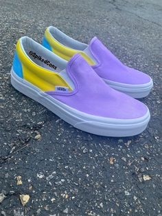 Vans Shoes Painting Ideas Easy, Vans Ideas, Custom Slip On Vans, Vans Wallpaper, White Slip On Vans, Vans Slip On Shoes