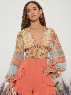 Floral and Paisley Top with Lantern Sleeve | Pomona and Peach Womens Printed Tops, Paisley Color, Outfits Woman, Top Shein, Paisley Top, Bohemian Tops, Designer Outfits, Boho Patterns, Blouse Tops