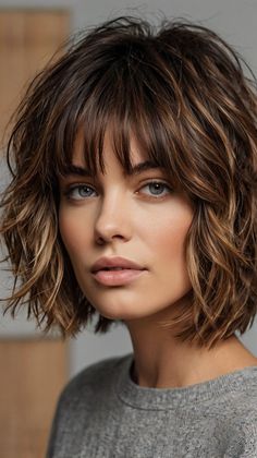 Trendy Short Layered Haircuts for Short Layered Wolf Cut 🌼 Short Layered Wolf Cut, Surgery Hairstyles, Wavy Shag Haircut Short, Short Wavy Haircuts With Bangs, Layered Wolf Cut, Wolf Cut Short, Short Wavy Haircuts