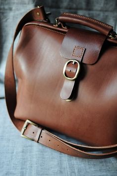 leather. Fall Purses, Eclectic Closet, Fashionable Bags, Leather Totes, Diy Bags, Doctor Bag, Canvas Bags, Closet Ideas, Olivia Palermo