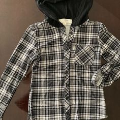 Super Soft Black & White Plaid Flannel Hooded Girls Shirt Size 7/8 With Optional Roll Up Tab Sleeves. Nwot Plaid Cotton Hooded Top, Plaid Hooded Cotton Top, Hooded Plaid Cotton Top, Plaid Tops For School In Fall, Cotton Hooded Top For School, Hooded Cotton School Tops, Hooded Cotton Top For School, Casual Hooded Tops For School, Casual Hooded School Tops