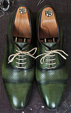 TucciPolo Perfora GG Laceup Mens Handmade Luxury Green Italian Leather Shoe Leather Shoe Laces, Mens Loafers Shoes, Luxury Green, Custom Made Shoes, Italian Leather Shoes, Bespoke Shoes, Italian Shoes, Leather Dress Shoes, Man Fashion