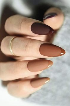 Short Fall Nails 2022 Brown, Mat Fall Nails, Mate Nail Designs, Brown Simple Nails, Fall 2022 Nails, Brown Acrylic Nails, Brown Nails Design, Brown Nail, September Nails