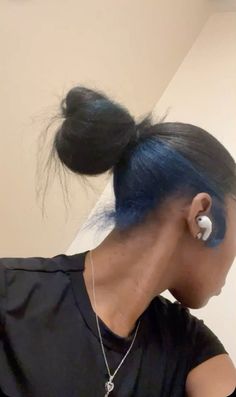 Dyed Black Women Hair, Cute Hair Dies, Peekaboo Hair Dye Black Women, Colors To Dye Dark Hair, Peek A Boo Dyed Hair, Dark Blue Peekaboo Braids, Blue Hair Skunk Stripe, Peekaboo Hair Dye Ideas, Black And Dyed Hair