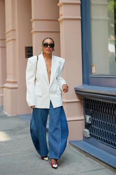 Date Outfit Inspiration, Lunch Date Outfit, Wide Leg Denim Pants, Looks Jeans, Date Outfit, Lunch Date, Classy Work Outfits, Chic Look, Street Style Inspiration