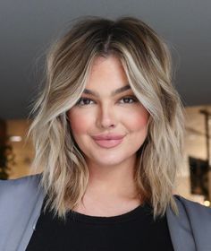 40 Stunning Medium Hairstyles for Round Faces Choppy Bob Hairstyles For Fine Hair, Chubby Face Haircuts, Hairstyle For Chubby Face, Choppy Haircuts, Mom Cut, Shoulder Length Hair Cuts, Mid Length Hair