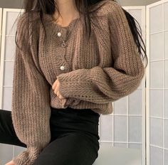 Dark Brown Sweater, Mode Zendaya, Winter Mode, Korean Girl Fashion, Vogue Korea, Dresses Elegant, Looks Chic