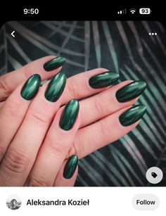 Emerald Green Holographic Nails, Shiny Dark Green Nails, Jewel Green Nails, Emerald Green Crome Nails, Shiny Emerald Green Nails, Dark Green Chrome Acrylic Nails, Green Nails With Chrome Powder, Green Chrome Gel Nails, Emerald Green Nails With Chrome