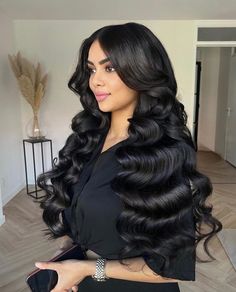 Crimped Long Black Hair, Crimp Wave Hair, Side Part And Curls, Big Volume Hairstyles, Hollywood Waves Prom, Easy Glam Hairstyles, Bridal Hair Middle Part, Big Curls Hairstyles, Hollywood Waves Middle Part