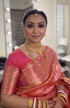 Reception Bengali Bride, Modern Bengali Bride Reception Look, Bengali Wedding Jewellery Gold, Modern Bengali Bride, Bride Reception Look, Bengali Bride Reception Look, Kolkata Wedding, Bengali Bridal Makeup, Bridal Jewellery Inspiration