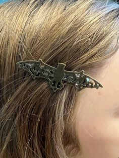 These steampunk Bat hair clips are super cute. The bats are metal as is the clip it is adhered to.  The clips they are affixed to are fairly strong and shouldn't slip out of your hair. Spider Claw Clip, Bat Hair Accessories, Steampunk Scissors, Skull Hair Clip, Bat Hair Clip, Steampunk Hairstyles, Bronze Hair, Punk Hair, Barrette Clip