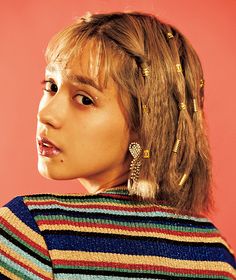 Knot Ideas, Look Disco, Ladies Hairstyles, 90s Grunge Hair, Bangs Hairstyle, Nylon Japan, High Ponytail Hairstyles, Hair Arrange, 90s Hairstyles