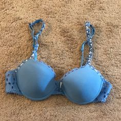 Nwot Simone Perele Underwire Bra 34a Made In France Elegant Blue Bra With Adjustable Straps, Blue Push-up Bra With Adjustable Straps, Elegant Blue Bra For Spring, Elegant Blue Spring Bra, Light Blue Underwire Bra With Padded Cups, Summer Push-up Bra In Blue, Elegant Blue Summer Bra, Blue Partially Lined Underwire Bra, Spring Push-up Bra With Lace Trim