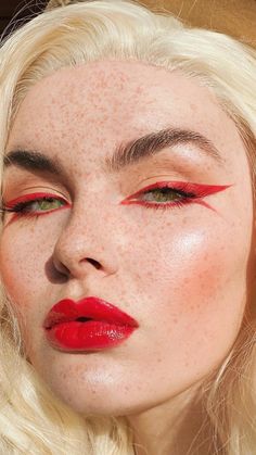 Alt Makeup Looks, Edgy Makeup Looks, Red Eye Makeup, Graphic Eyes, Red Makeup, Unique Makeup, Edgy Makeup