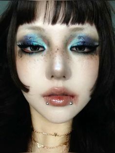 Jinx Eye Makeup, Catwalk Makeup Looks, Insane Makeup Looks, Catwalk Makeup, Pastel Goth Makeup, Futuristic Makeup, Makeup Douyin