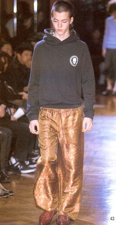 Fashion Runway Aesthetic, Iconic Runway, Runway Aesthetic, 90s Street Style, Aesthetic Men, Archive Fashion, Mens Fashion Week, Fashion Mood Board