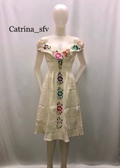 Mexican blanket dress with hand-embroidered flowers with silk thread MEXICAN DRESS, short Mexican dress, handmade dress, embroidered dress, typical dress, regional dress, the perfect dress for a Mexican party or any other wedding event, birthday, bachelorette party The one-size-fits-all dress brings elastic at the waist which expands and fits sizes either SM-M-L -XL Embroidered Black Dress, Blanket Dress, North Hills, Black Embroidered Dress, Mexican Dress, Mexican Blanket, Hand Embroidered Flowers, Mexican Party, Mexican Dresses