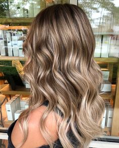 Lowlights For Blondes Dark, Brown Low Lights For Blonde Hair Fall, Low Lights On Highlighted Hair, Straight Dimensional Blonde, Blended Dimensional Blonde, Darker Blonde For Fall, Dark Blonde With Low Lights, Blonde Transition To Brown Low Lights, Low Lights With Highlights