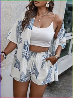 Look Kimono, Beach Fits, Chic Tops, Stylish Jeans, Cruise Outfits, Short Cardigan, Mini Robes, Vacation Outfit, Beach Outfits