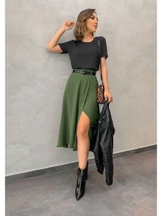 Rok Outfit, Date Night Fashion, Midi Skirt Outfit, Green Skirt, Outfit Casual