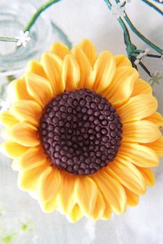 Large sunflower button for sewing, crafting and jewelry making Heart Button, Decorative Buttons, Button Flowers, Glass Buttons, Autumn Theme, Flower Shape, Home Décor, Home Decoration, Craft Projects