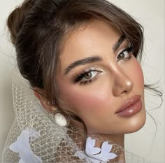 Winter Wedding Makeup For Brown Eyes, Maquillage On Fleek, Eye Makeup Looks, Wedding Makeup Looks, Bridal Makeup Looks, Wedding 2024