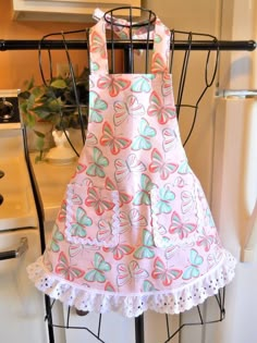 Apron Pattern Free, Kids Aprons, Vintage Style Aprons, Wrap Dress Pattern, Light Pink Background, Apron Sewing, Girl Apron, Apron Pattern, Apron Sewing Pattern