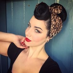 Miss Victory Violet Easy Rockabilly Hairstyles, Hair Bandanas, Rockabilly Hairstyles, Hairstyles Long Hair, 50s Hairstyles, Rockabilly Style