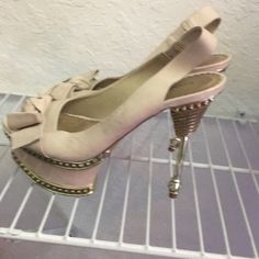 You Want Compliments? Purchase These Babies! One Heel Is Slightly Bent But Can Be Repaired. Can Be Wiped To Brand New. Price Is Adjusted Based On Condition. Amazon Heels, Stunning Heels, Pretty Shoes Sneakers, Shoe Nails, Cute Shoes Heels, Cute Wedges, New Price, Jewelry Outfit, Shoes Color