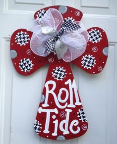 a red and white door hanger with the word ron tide on it