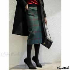 Olivia Mark - Vintage High-Waist Merino Wool Midi Skirt with Solid Color Patchwork and a Tailored Fit, featuring a Split Hem Design High Waist Pencil Skirt For Office In Winter, Green Midi Skirt Bottoms For Winter, Green Knee-length Skirt For Formal Occasions, Winter Workwear Skirt, Winter High-waist Pencil Skirt For Work, Winter High Waist Pencil Skirt For Work, Winter Office Skirt With Pockets, Fall Workwear Pencil Skirt With Pockets, Winter Office Lady Skirt