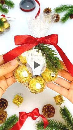 *** christmas in july party ideas, christmas wedding, !! Christmas Cubicle Decorations, Christmas Cubicle, Cubicle Decorations, Easy Diy Christmas Gifts, Christmas Wreaths Diy Easy, Minimalist Christmas Tree, Diy Xmas Gifts, Birthday Balloon Decorations