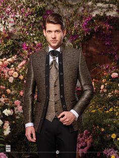 Sizes: 38 Elegant Gold Three-piece Suit For Formal Events, Elegant Gold Three-piece Suit For Formal Occasions, Elegant Black Suits For Galas, Elegant Tailored Vest For Party, Elegant Gold Sleeveless Sets, Black Suits With Vest For Formal Occasions, Elegant Black Suit With Vest, Elegant Tailored Three-piece Suit With Vest, Fitted Gold Vest Elegant Style