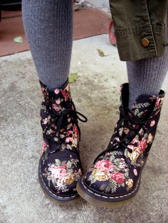 Victorian Flowers Doc Martens. Modern Princess, Victorian Flowers, Stylish Boots, Boot Bag, Shoe Obsession, Doc Martens, Grunge Fashion, Beautiful Shoes, Dr. Martens