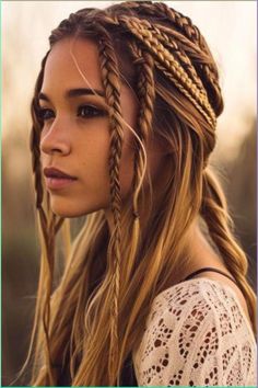 Boho Hair Straight, 70s Hippie Hair, Long Hair Braid Styles, Hairstyle Ideas For Straight Hair, Enby Aesthetic, Ideas For Straight Hair, Boho Hairstyles For Long Hair, Bohemian Twists, Boho Style Hair