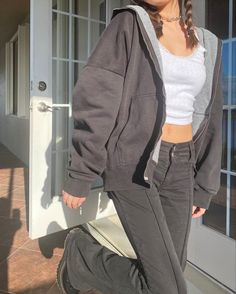 Black Brandy Melville Jacket, Brandy Melville Agatha Pants Outfit, Brandy Melville Christy Hoodie Outfit, Brandy Zip Up Hoodie Outfit, How To Style Zip Up Hoodie, Agatha Pants Outfit, Brandy Sweatshirt Outfit, Agatha Pants Brandy Melville