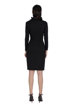 This is a dress model that is both beautiful, showing personality but still suitable for culture, elegant office clothes, elegant colors but still trendy, respecting personality for women when going to work. The dress is designed with a formal, pencil shape with a belt at the waist. High-quality fabric, waist detail, and notched collar have the effect of creating a slimmer, taller feel, combining youthful red tones and long sleeves to add an elegant touch, helping women stand out in the office. Office Clothes, Helping Women, Elegant Office, Elegant Colors, Meet Friends, Office Dresses, Woman Standing, Women Helping Women, Notched Collar