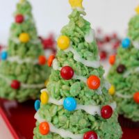 christmas tree rice krispy treats on a red tray