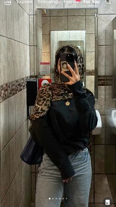 Nyc Hijab Outfits, Hijab Hairstyles, Hijabi Mirror Selfie Aesthetic, Hijabi Fashion Aesthetic, Hijab Baddie, Hijabi Outfits Aesthetic, Summer Hijab Outfits Casual, Pretty Hijabi, Hijabi Outfit Ideas