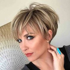 23 Low-Maintenance Pixie Bob Haircut Ideas for Women of All Ages Hair Style For 60 Year Old Women Over 40, Hair Shapes, Blond Highlights, 60 Hair, Short Hairstyle Women, Longer Pixie Haircut, 60 Hairstyles, Tapered Hair, Best Short Haircuts