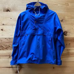 Elevate your outdoor collection with this vtg blue anorak from The North Face. Made of durable polyester, this mid-length jacket is perfect for display. Hop back into the 80s with this rare throwback and be the bell of the ball at the bar after a long day on the hill. An absolute conversation piece and a beautiful addition to anyone's closet. Flaws: -Inside of jacket is worn and flaking *****All of our second hand and vintage garments have been carefully handpicked and curated by members of the NA team. We strive to provide quality vintage clothing and accessories. ****important***** Please be aware that all vintage items will usually show a few signs of wear or slight fading due to age, but anything visible such as stains, rips or holes will do our best to note and photographed in the ite Retro Hiking Windbreaker With Pockets, Vintage Navy Outerwear For Outdoor, Vintage Winter Hiking Windbreaker, Navy Vintage Windbreaker For Streetwear, Vintage Blue Long Sleeve Windbreaker, Conversation Piece, Vintage Finds, The North Face, Blue Color