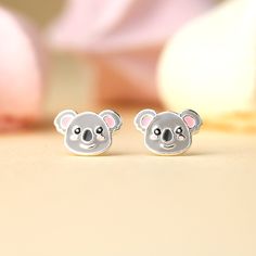 Bright children's eyes are guaranteed with these beautiful stud earrings with a panda bear motif! The children's earrings are made of 925 sterling silver and enamel. ❤ DETAILS 925 sterling silver, enamel Grey, pink Size: 9x6 mm 1 pair (including 2 ear nuts) The earrings are delivered in a pretty jewelry box. ❤ More stud earrings in 925 sterling silver: https://www.etsy.com/de/shop/GluecksbringerinShop?ref=condensed_trust_header_title_sold&section_id=30254870 ❤ More stud earrings: https://www.etsy.com/de/shop/GluecksbringerinShop?ref=condensed_trust_header_title_sold&section_id=31467455 ❤ My shop: https://www.etsy.com/de/shop/GluecksbringerinShop?ref=search_shop_redirect Pretty Jewelry, Childrens Jewelry, Silver Stud Earrings, Girls Jewelry, Koala Bear, Kids Jewelry, Silver Enamel, Pretty Jewellery, Panda Bear